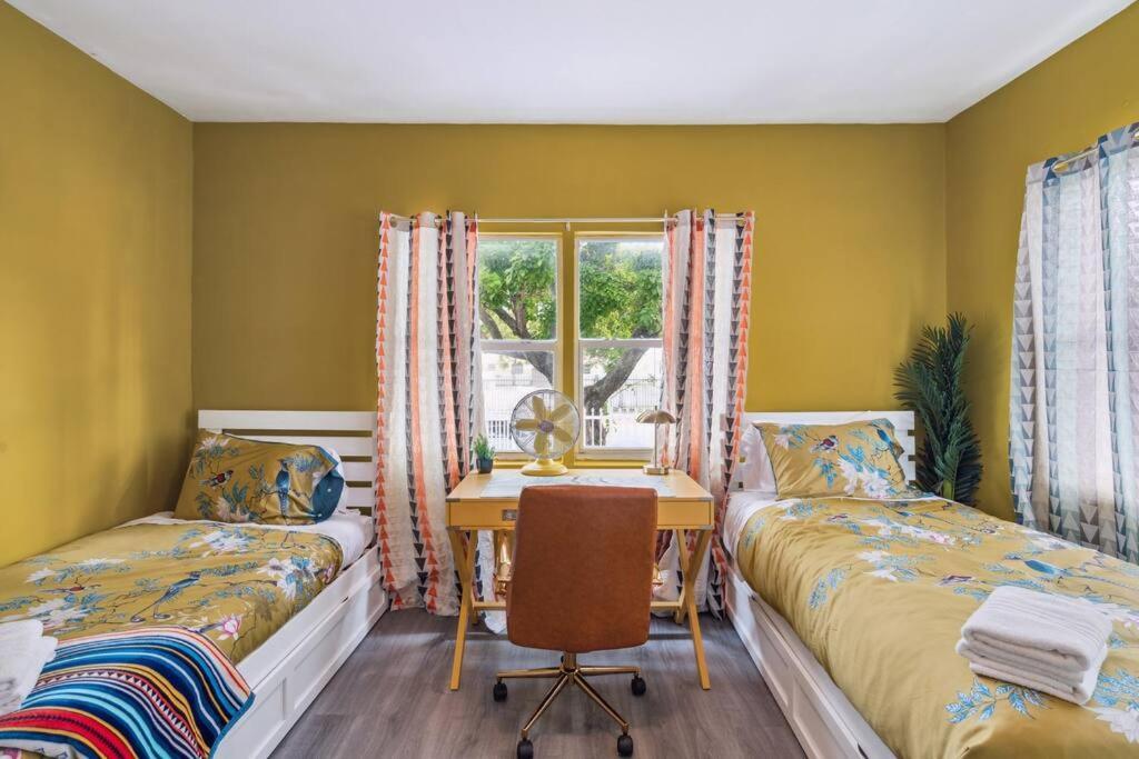New! Havana Nights Villa ! Walk To Calle Ocho! Miami Eksteriør bilde